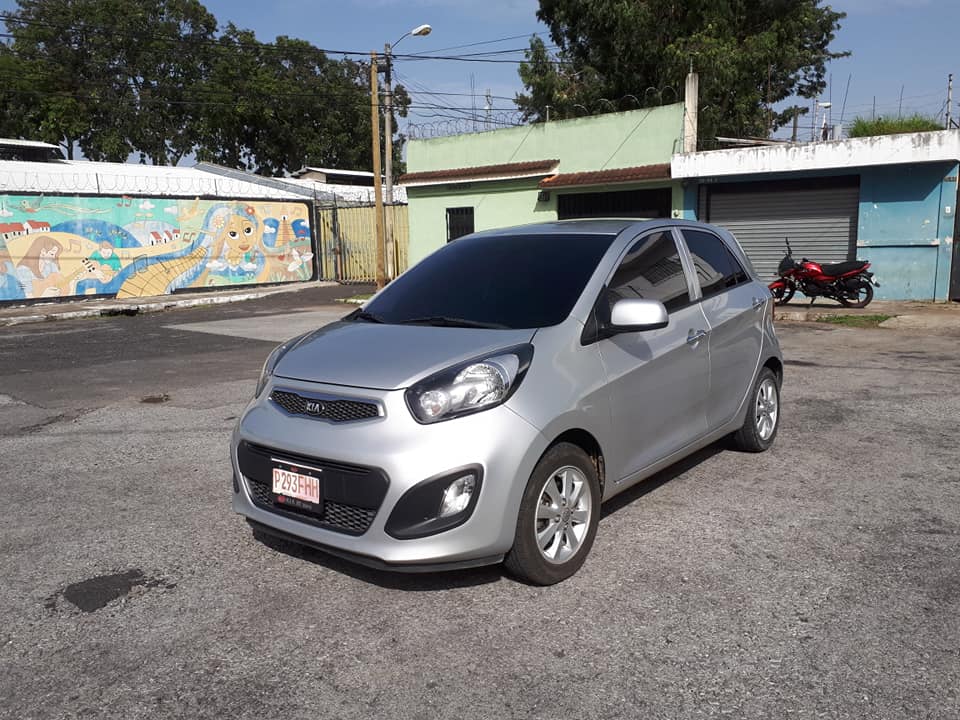 Kia picanto Ex 2013 mecánico 1.2cc Recibo carro honda civic SI  corolla yaris fit tucson jdm lancer
