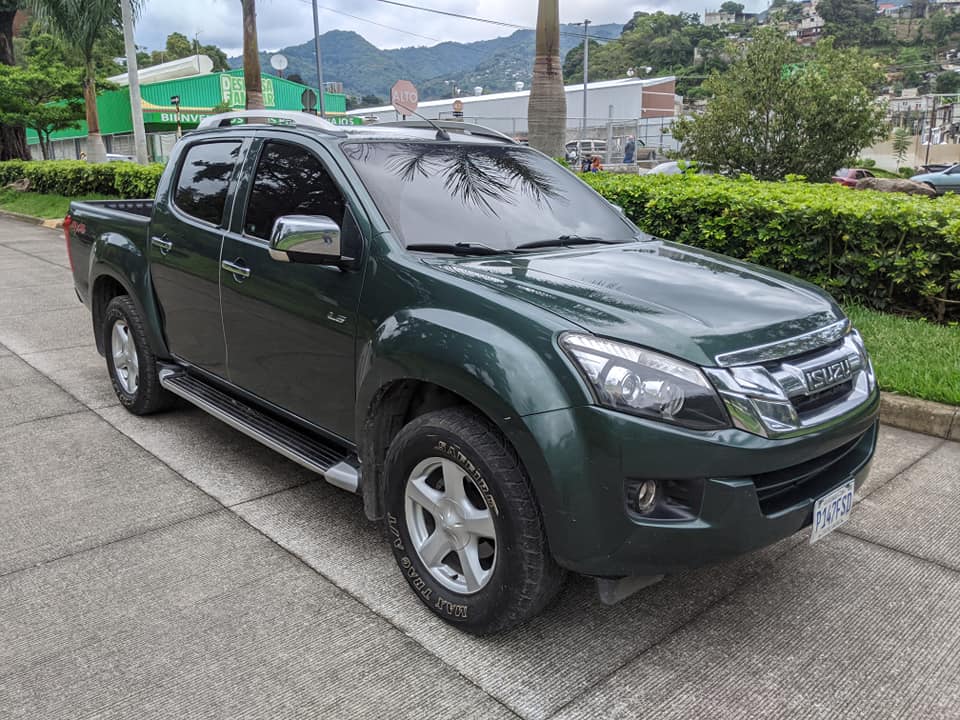 ISUZU DMAX LS Modelo 2014 El Ful Cuero Motor 3.0 Recibo Vehículo o Pickup