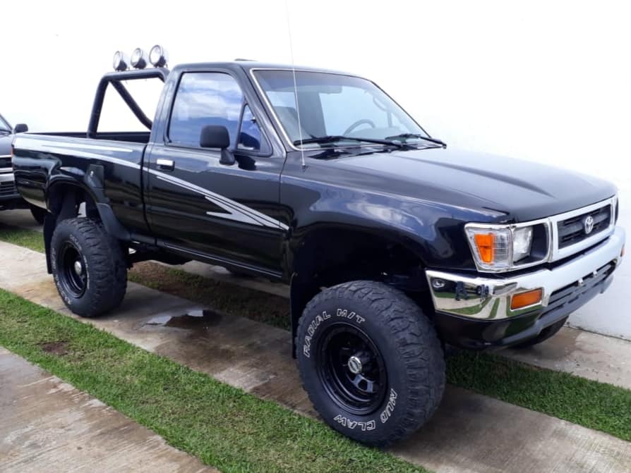 2 Pick ups TOYOTAS 22R '96 y '85.