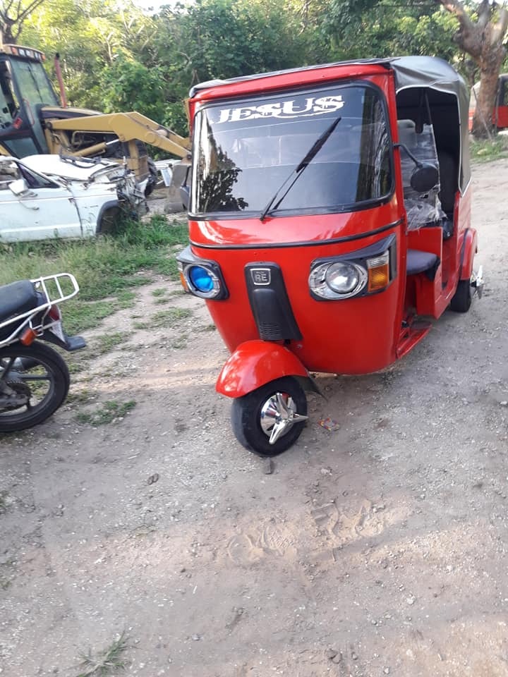 Tuc tuc modelo 2013 en buen estado