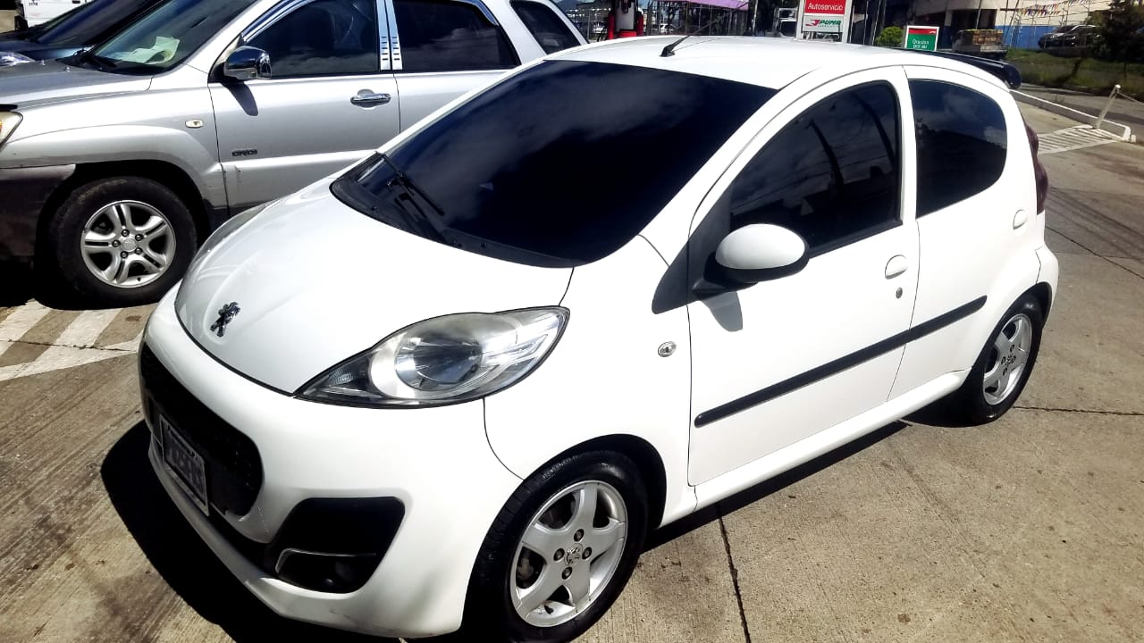 2013 Peugeot 107 / Toyota Aygo 2013, 75 kms x Galón, De agencia !!!