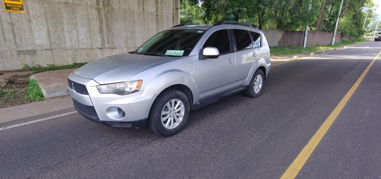 Vendo outlander ES full equipo modelo 2012