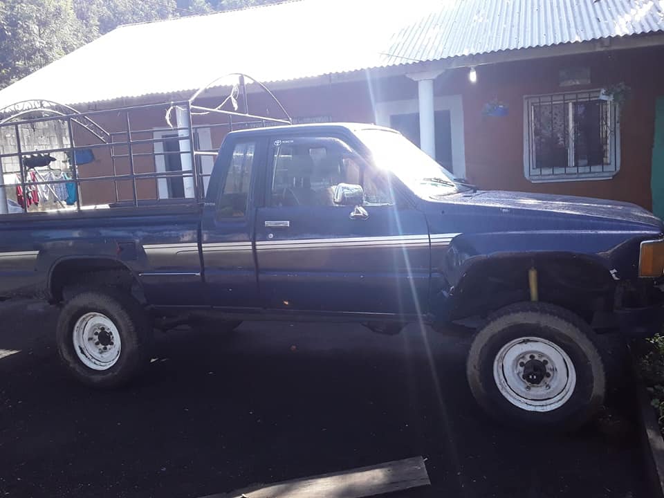 Ganga Toyota 22R 85 Resortado palangana larga extra cab 4*4 retrancado