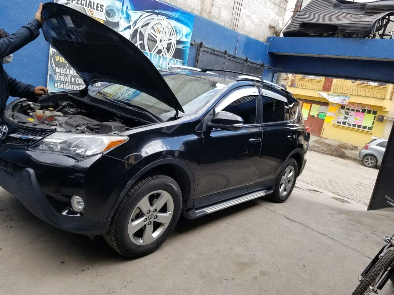 VENDO BONITA CAMIONETA TOYOTA RAV4 2WD XLE