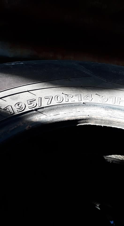 2 llantas usaditas Q125c/u LEER