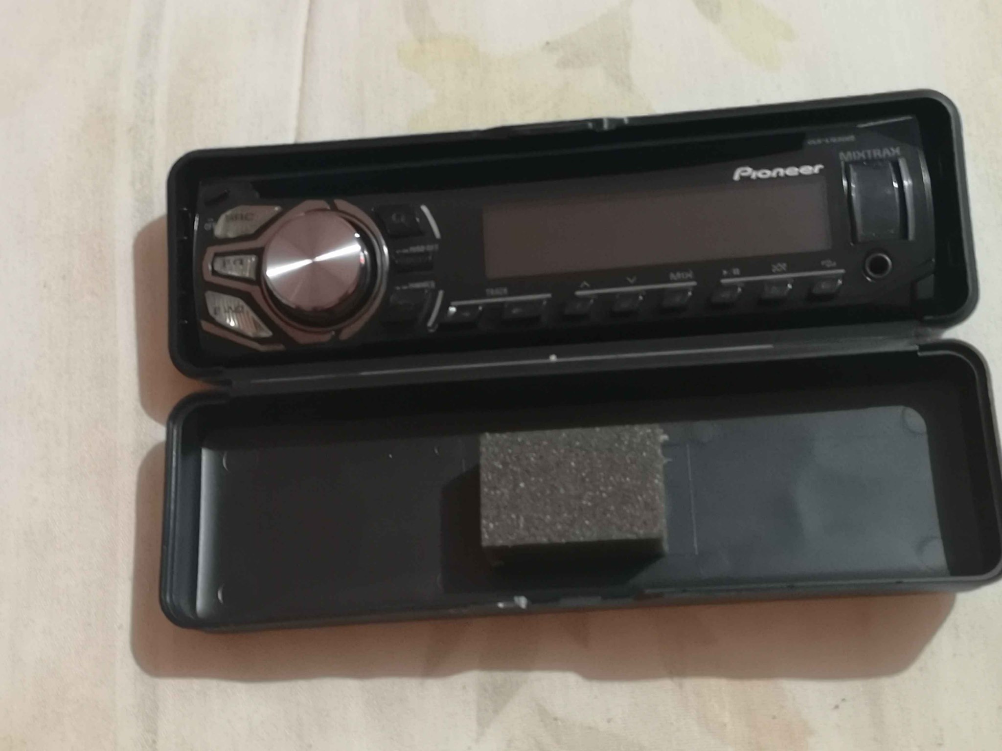 Vendo rario pionner  DEH-X1650UB MIXTRAX