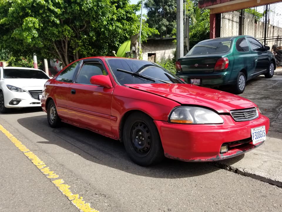 Remato Honda civic coupe M/97, a/c enfriando, papelería en orden lista para traspaso