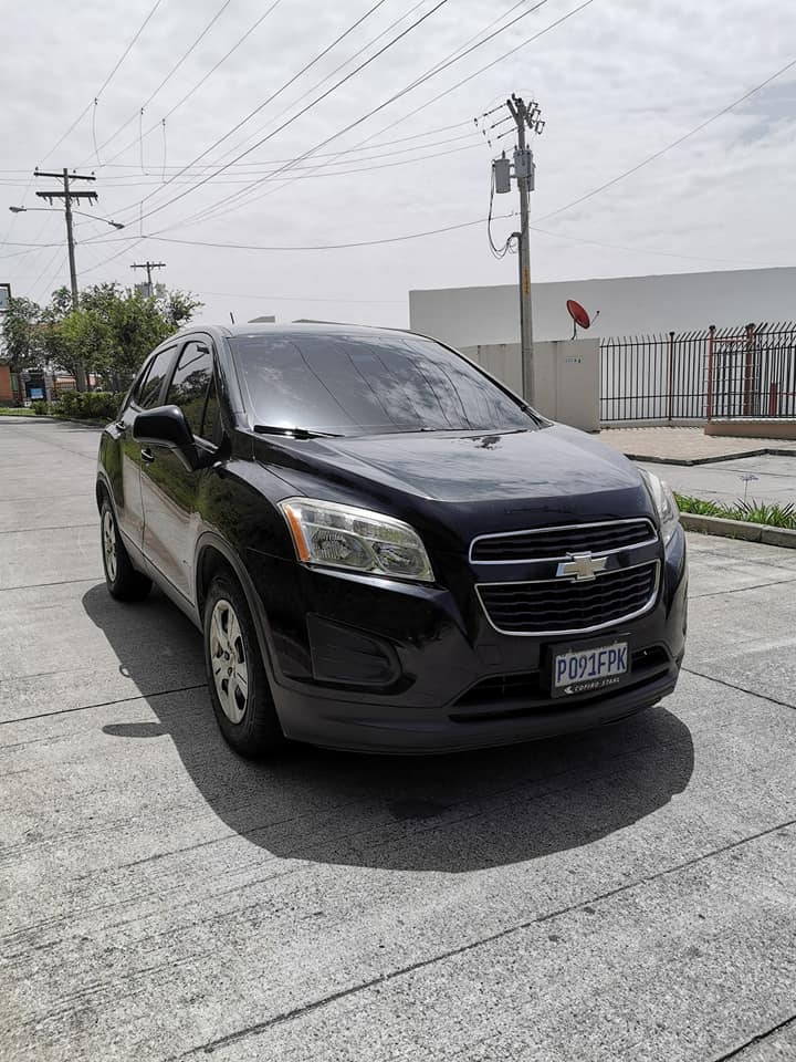 Vendo chevrolet trax mecanico modelo 2013 de agencia