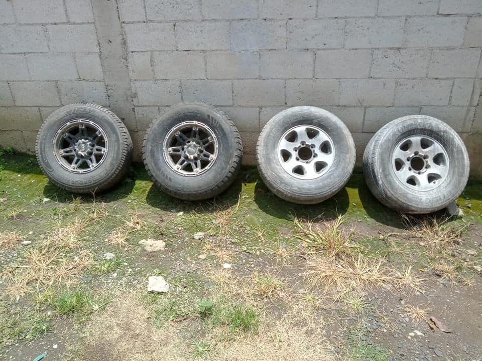 22R Toyota Tacoma Hilux Mazda Nissan Honda Mitsubishi aros con llantas R15 PRECIO NO NEGOCIABLE