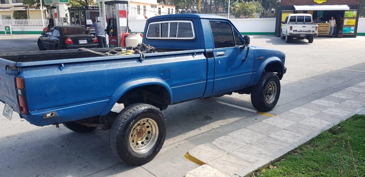 22R TOYOTA 4X4 RECIÉN INGRESO DE USA PURA LAMINA NADA DE MASILLA PALANGANA LARGA MOTOR 4 CILINDROS