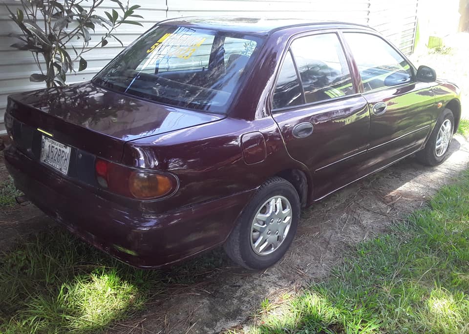 Vendo 
Mitsubishi lancer 
4 puertas 
Mecánico de agencia 
Motor 1,300