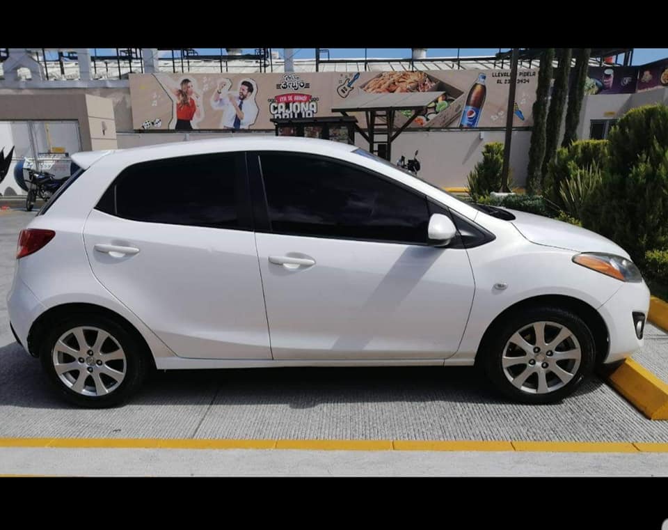 Mazda 2 Grand Touring 2011