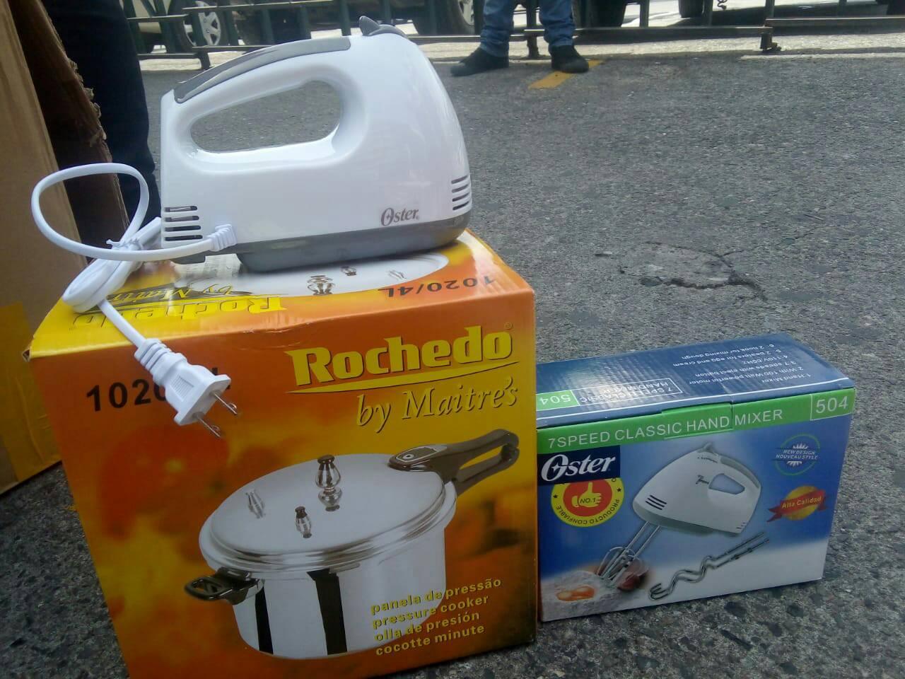 Hermoso y muy util  combo de batidora oster y olla de precion de.4  litros  pregunte zin compromiso