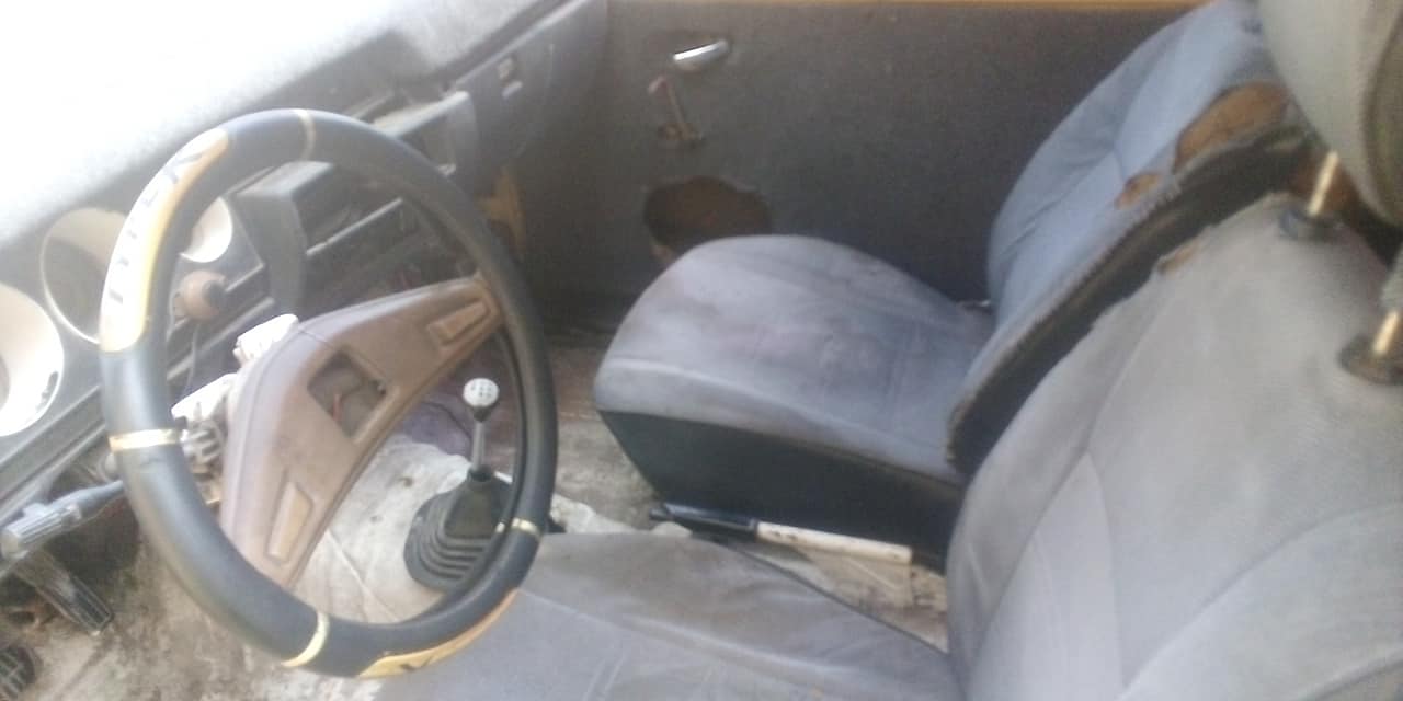 Vendo.      Datsun.       120y