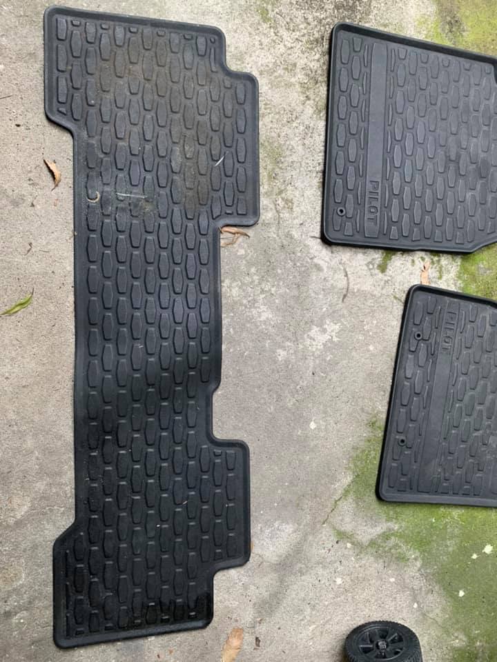 Alfombras de Hule (Honda Pilot)
