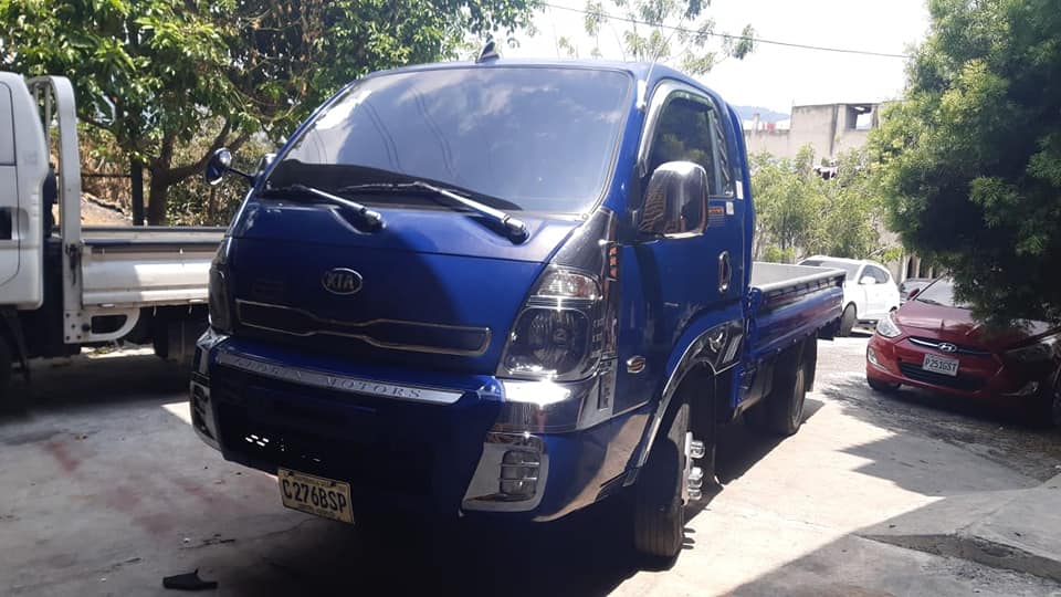 VENDO BONITO CAMIONCITO KIA BONGO lll