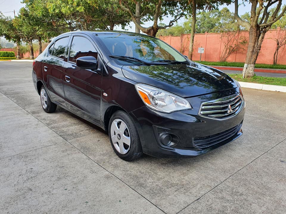 2019 Mitsubishi Mirage G4 solo 3mil Millas!