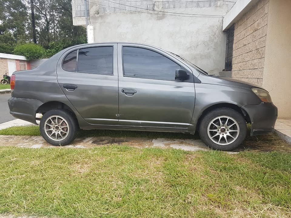 2003 Toyota Yaris, motor 1.3, mecánico de agencia, 4 puertas GANGA!! LEER BIEN///