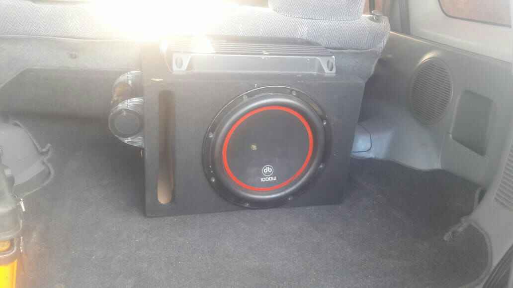 Woofer db, amplificador sony, capasitor