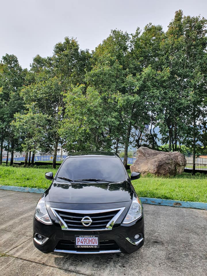 2018 NISSAN VERSA SEDÁN RECIENTE INGRESO