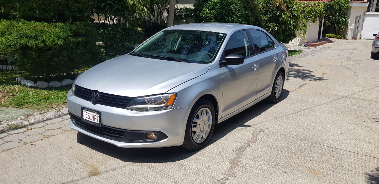 2014 VOLKSWAGEN JETTA MOTOR 2.5 TIPTRONIC AIRE ENFRIANDO BOLSAS DE AIRE RECIBO VEHICULO PRECIO Q 42,900 POCO NEG. TEL 56945636