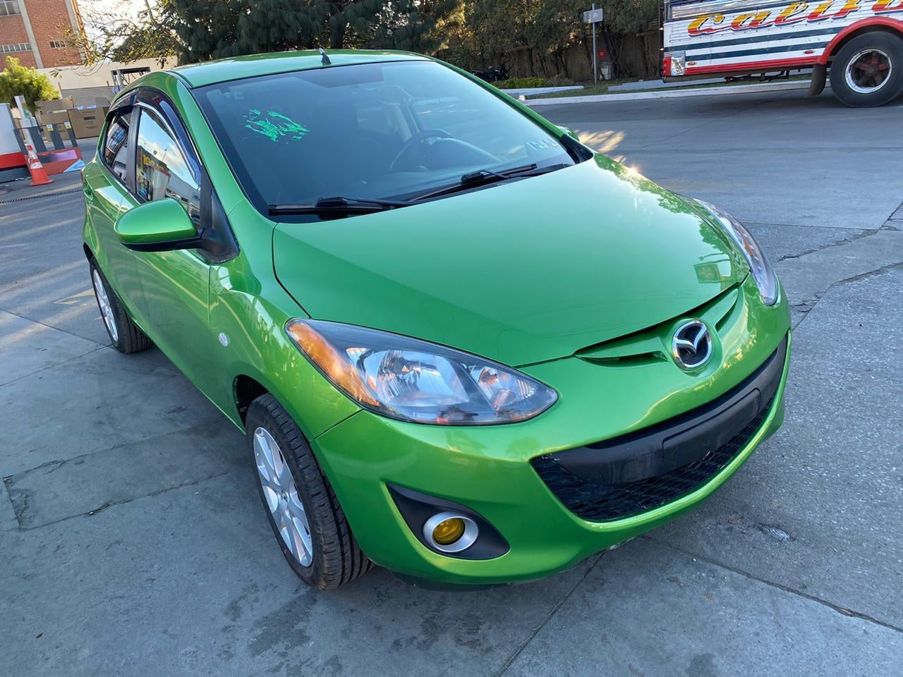 2012 Mazda 2 excelente estado  reciente ingreso