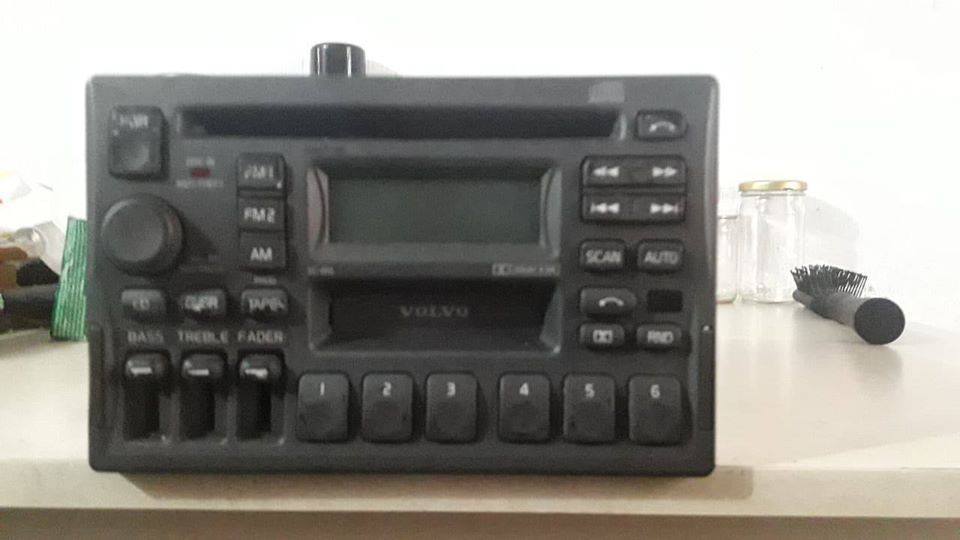 3 radios 2 volvo y un honda