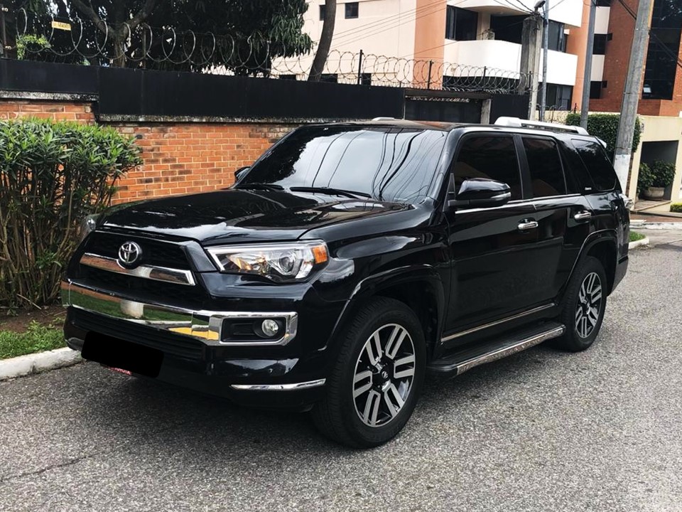 2016 TOYOTA  4 RUNNER LIMITED 19,000 MILLAS