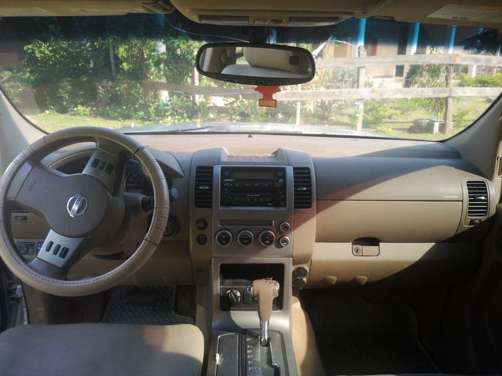 Nissan Pathfinder SE  2005