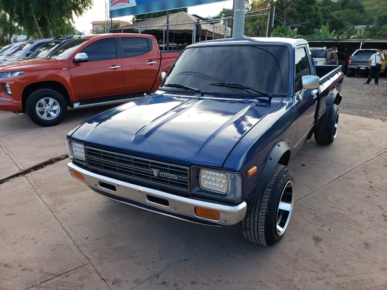 TOYOTA 22R
Modelo 1983
Estándar 
Motor nítido
