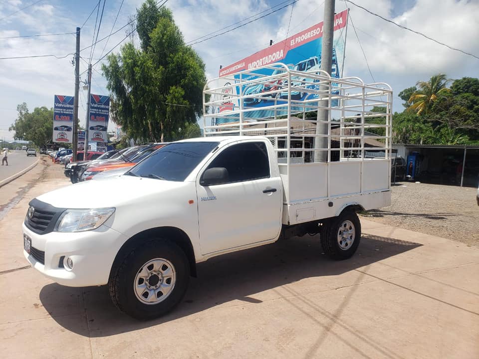 Toyota hilux modelo 2014 mecanico 4x4 turbo diésel de agencia motor 2.5 nitido papeles en orden
