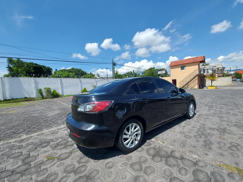 MAZDA 3 2012