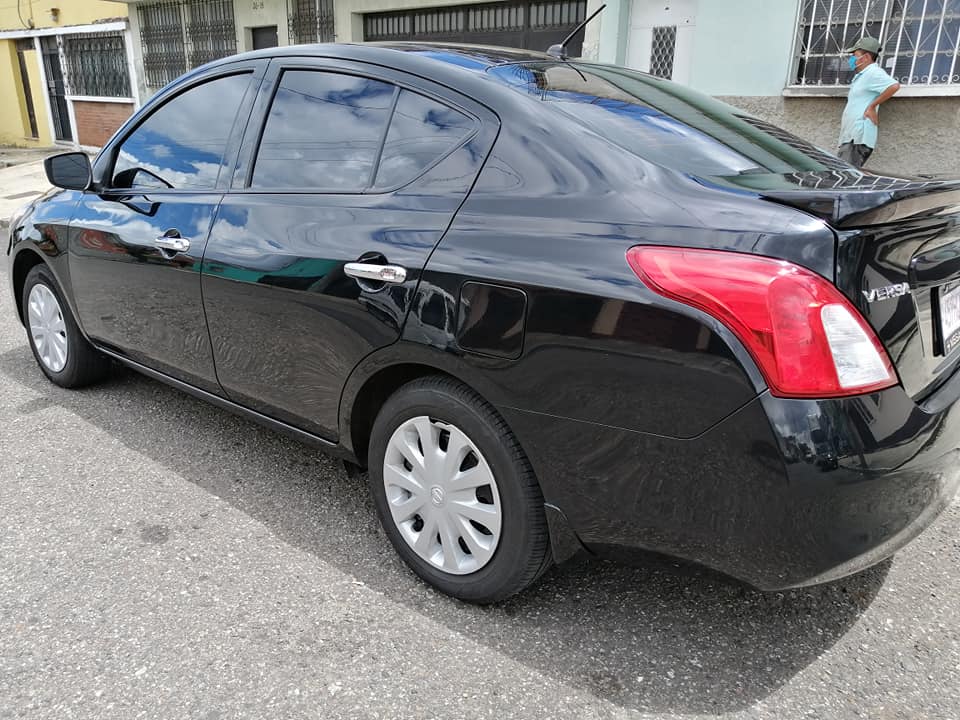 ACEPTO CARRO Y RIBETE
NISSAN VERSA 2015