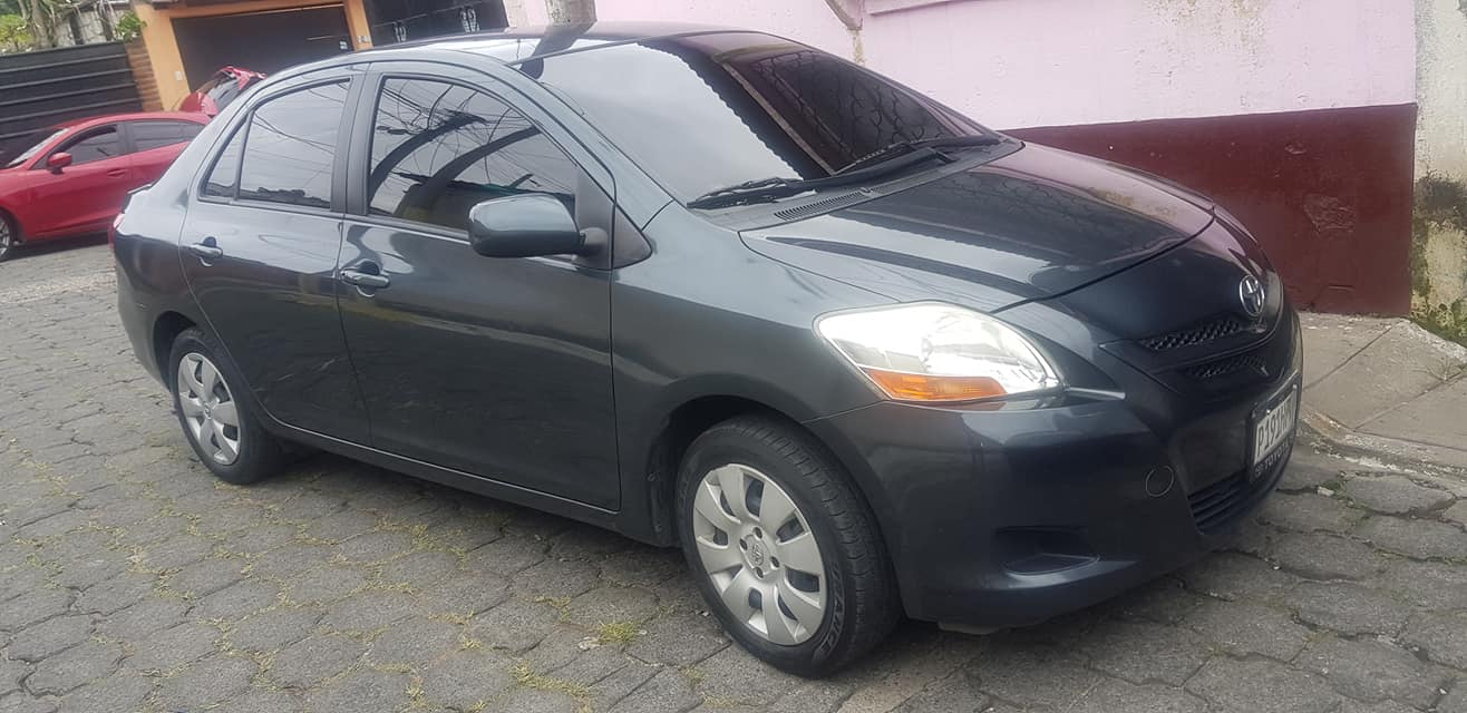 VENDO TOYOTA YARIS MECANICO 2007