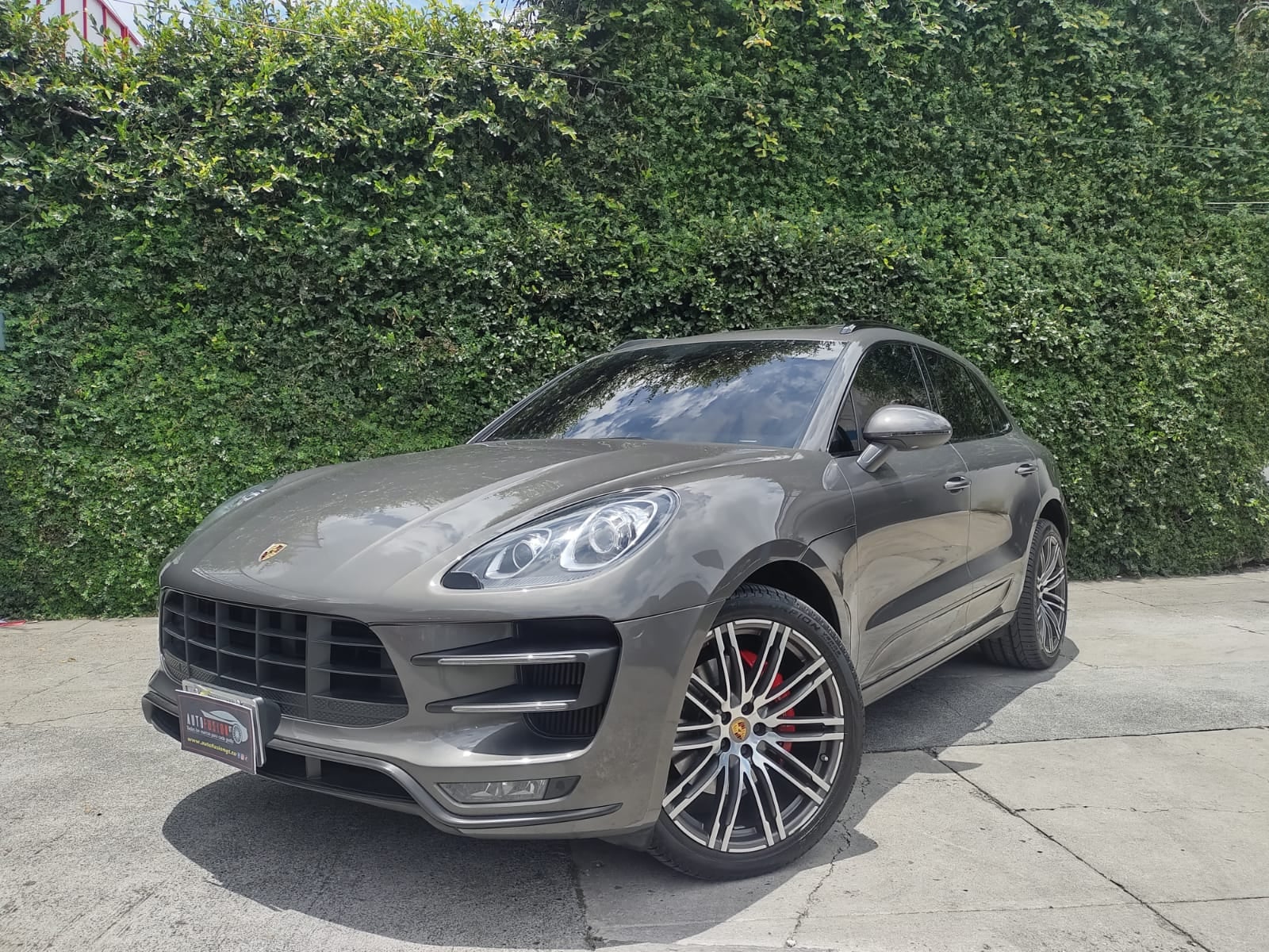 2015 Porsche Macan Turbo de Agencia. Planes de financiamiento desde 24-36-48 y 60 meses por medio de banco. 2015