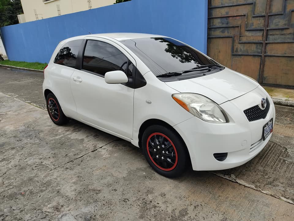 Toyota Yaris 2 puertas 2008 automático nitido