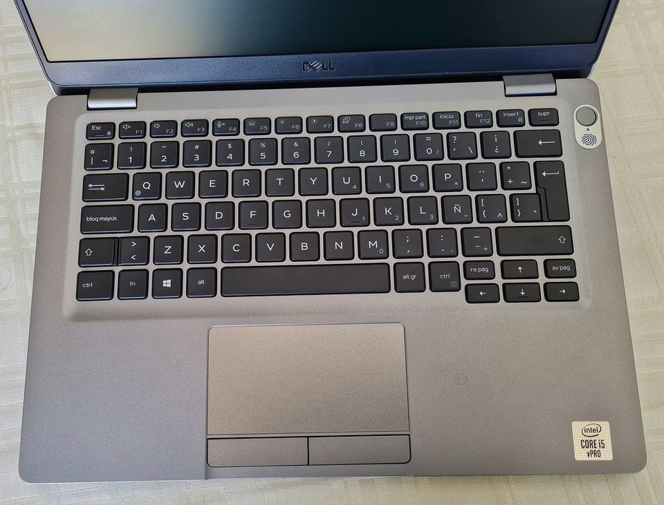 preciosa laptop dell latitude 5310 i5 10th 8gb de ram ddr4 y 256gb ssd nvne pantalla fhd 13.3"