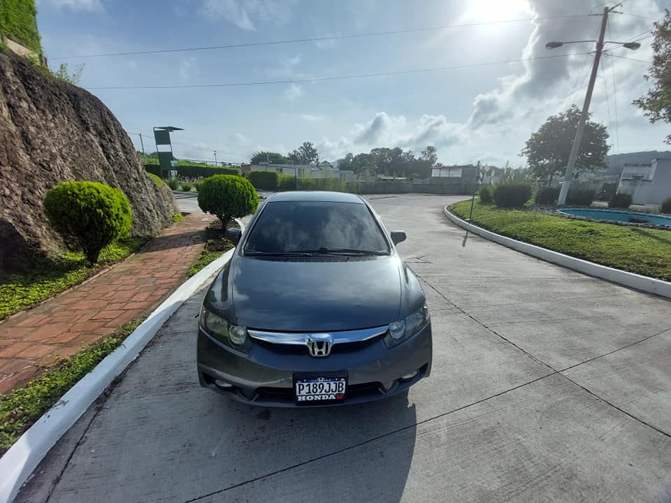 IMPECABLE HONDA CIVIC 2010 MECANICO