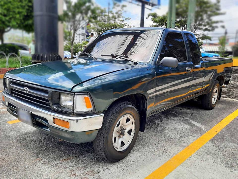1994 TOYOTA 22R XTRA CAB 4X2 DLX 2.4CC 4Cil 1 TONELADA MECANICO 203MIL MILLAS 1994
