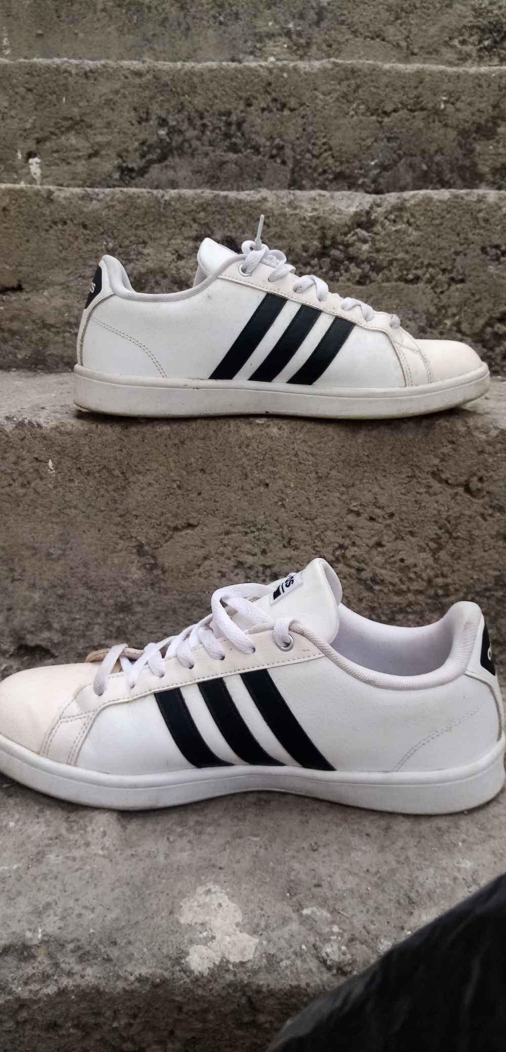 Adidas neo
Seminuevas