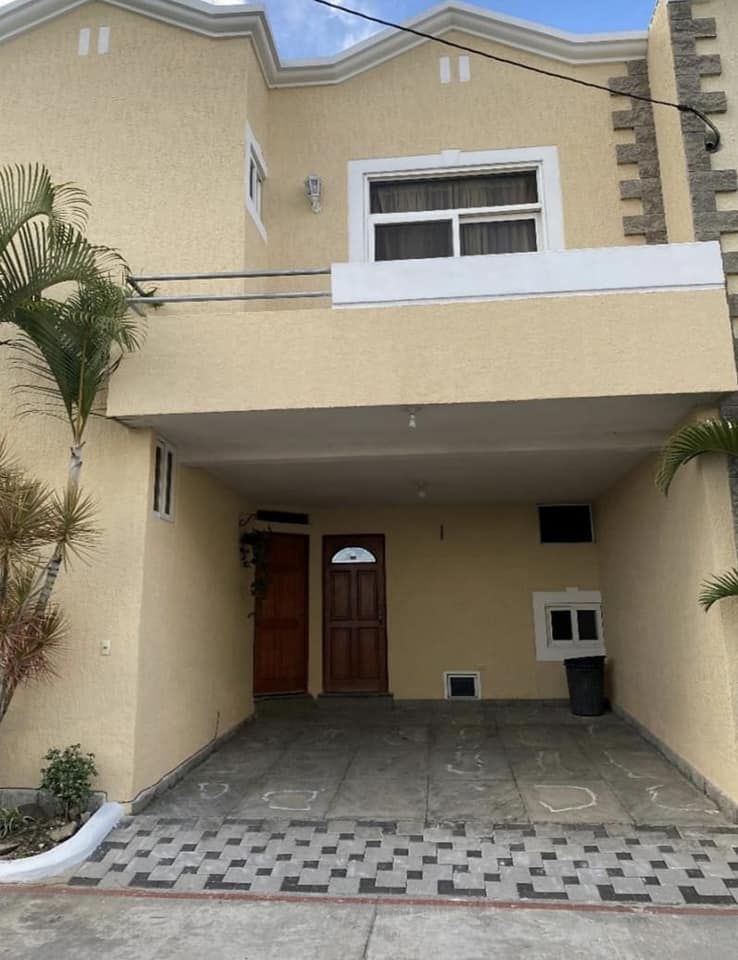 (+1)  *Cód A41/ 1466*
Casa en Renta en San Cristóbal, a un minuto del  boulevard
PRECIO Q 4,000