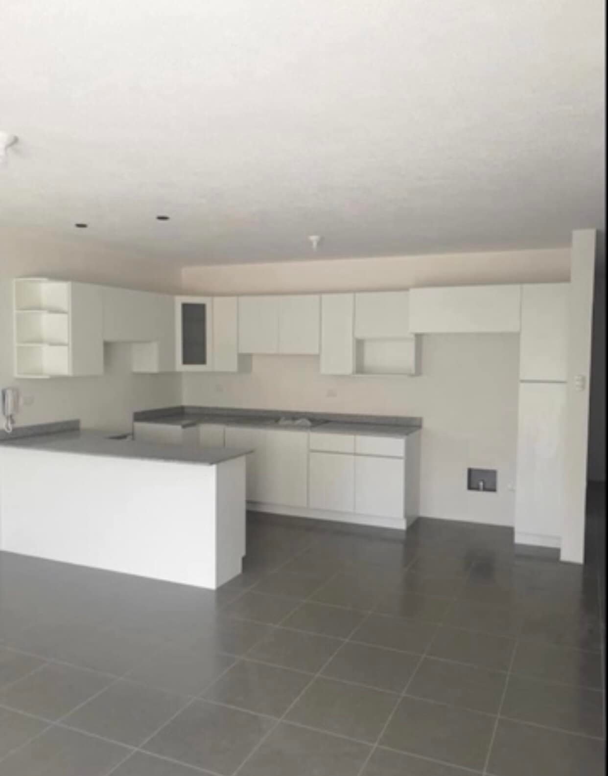 Alquilo apartamento 2do nivel en z16 Hacienda Real