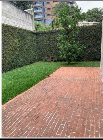 (+1)  *Código A72/ 1455*
*Rento Casa de 2 niveles, en Oakland, zona 10*
PRECIO $ 1,900 DOLARES
