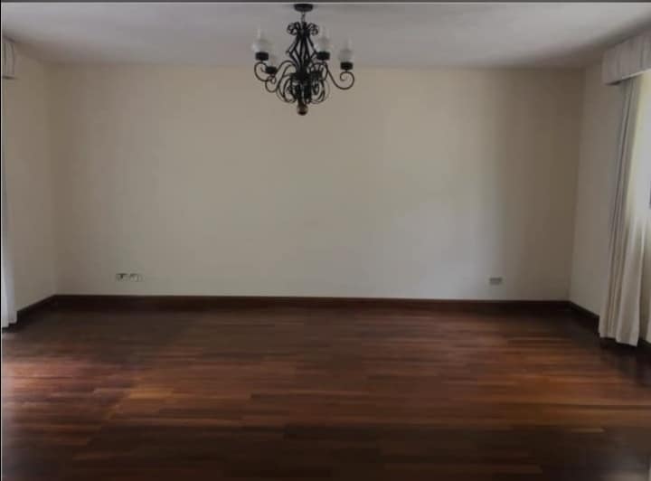 ALQUILO AMPLIA CASA EN VISTA HERMOSA I ZONA 15
DENTRO DE CONDOMINIO SOBRE  BOULEVARD CARRIL AUXILIAR