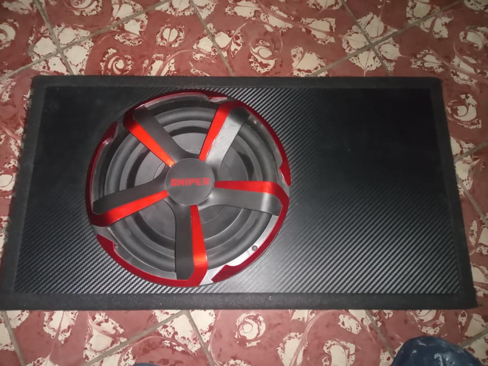 Vendo Woofer plano seminuevo amplificado 10 marca sniper