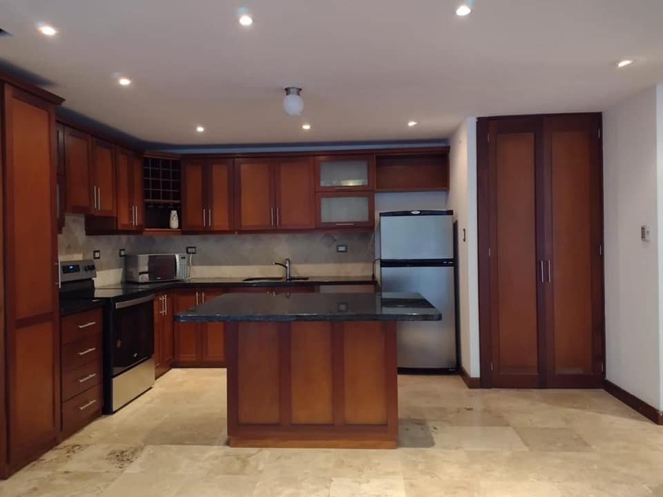 Alquilo amplio Loft zona 15 VH1 Dentro de garita