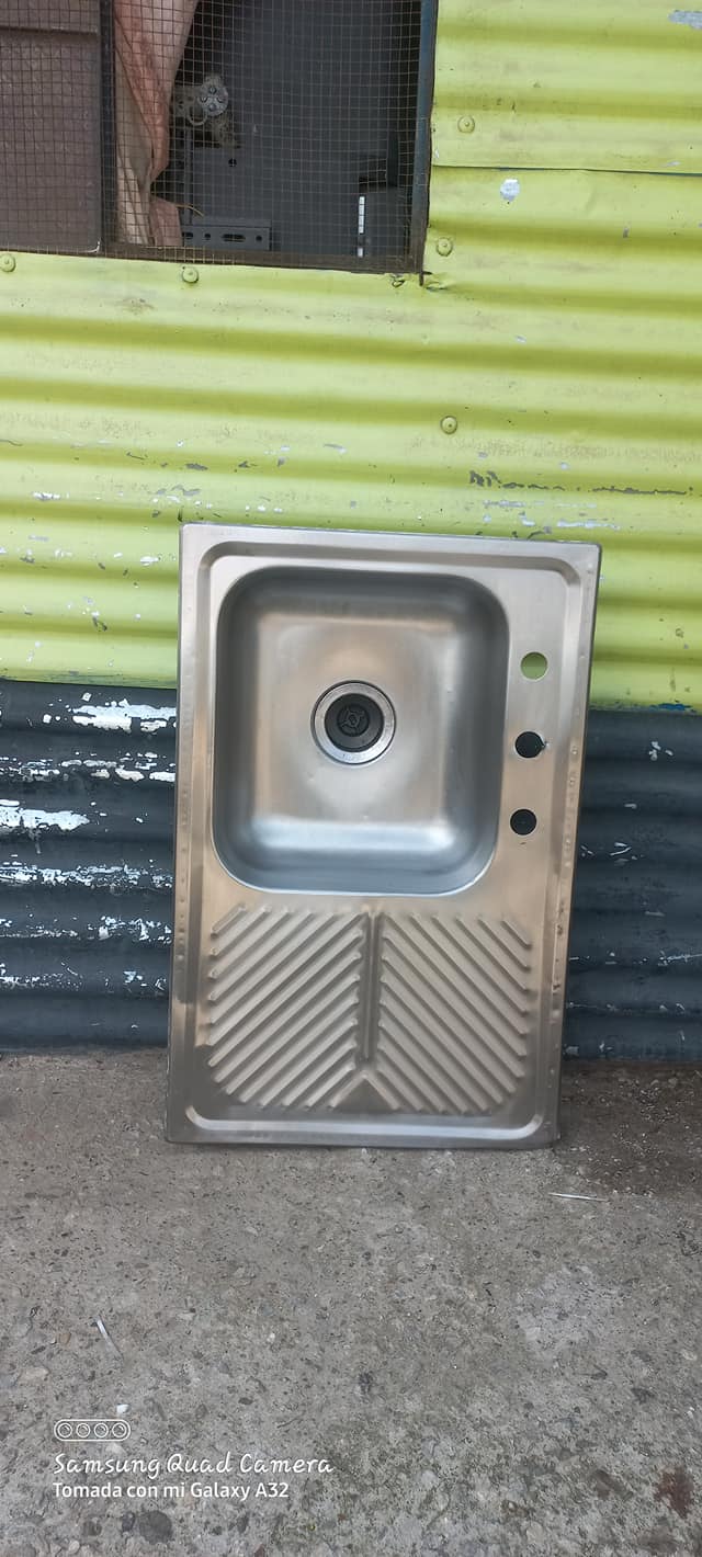 VENDO LAVATRASTOS 
 DE ACERO INOXIDABLE USADO 
  DE 1 FOSA CON ALA DERECHA