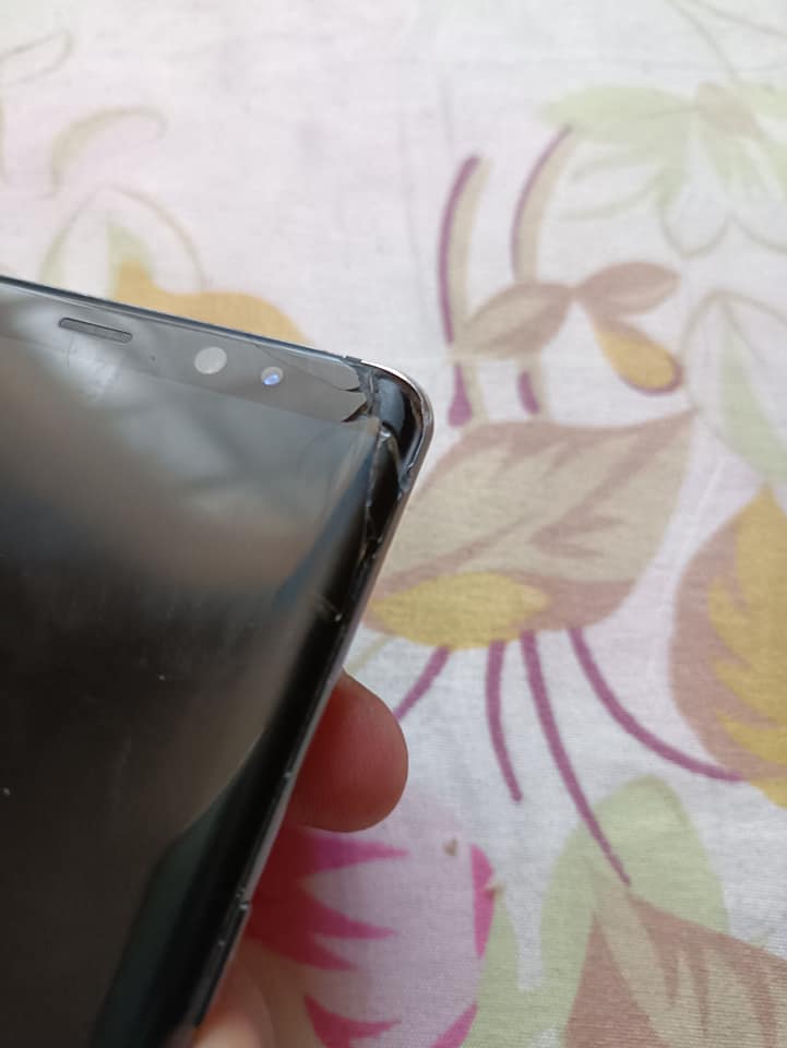 Note 8 de Tigo esquina rajadita nada que afecte