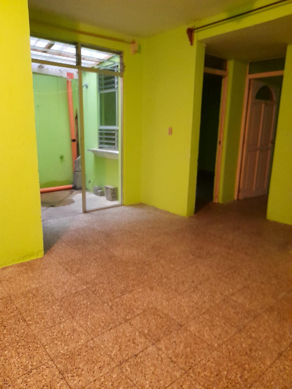 Alquilo apartamento a media cuadra del parque bolivar