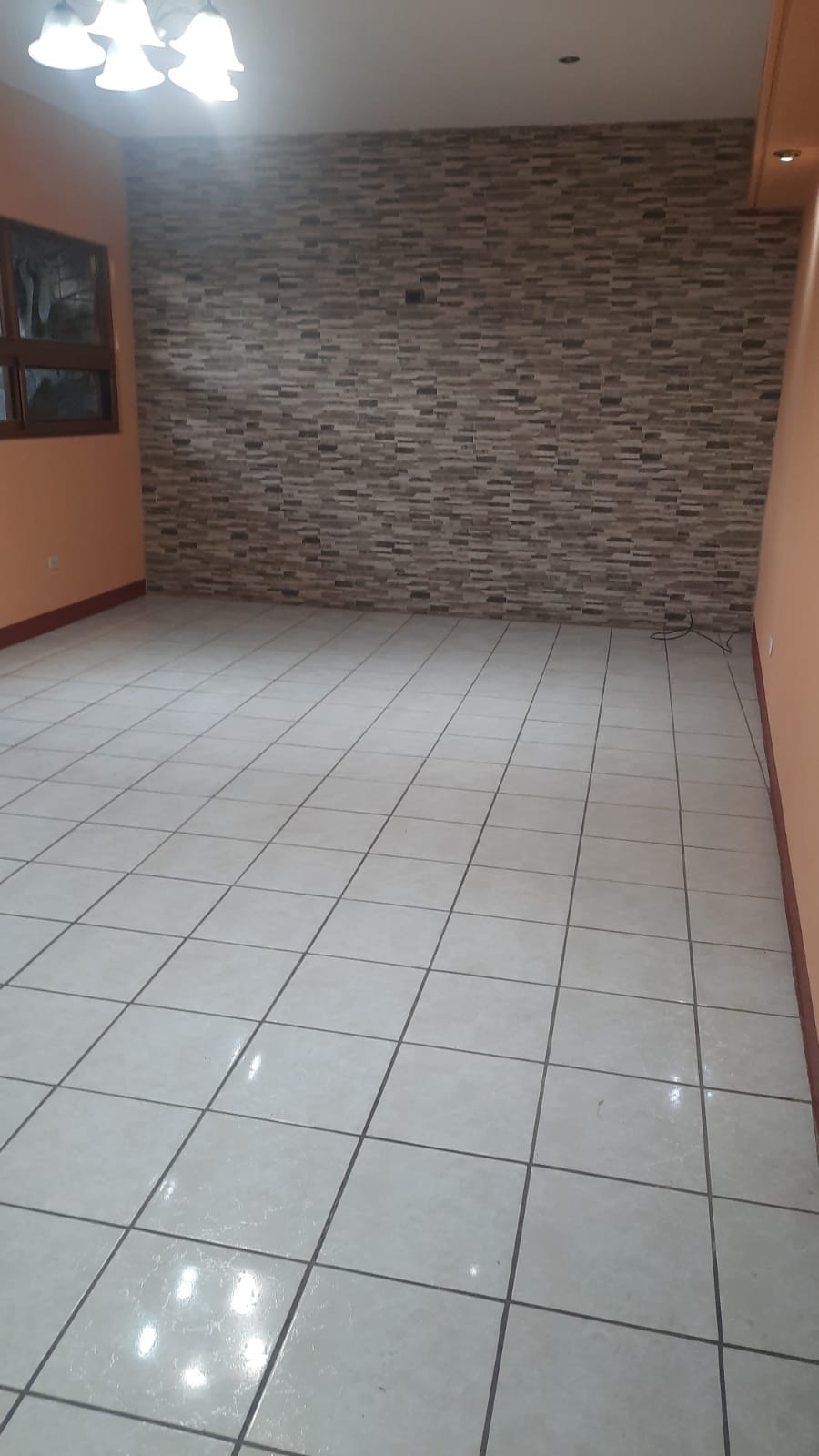 Alquiler de espacio de 144 mts2, ideal para oficinas o clinicas.
